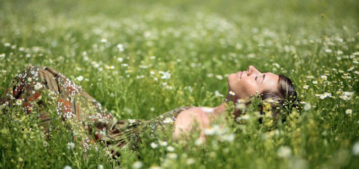 Nacktsonnen im eigenen Garten